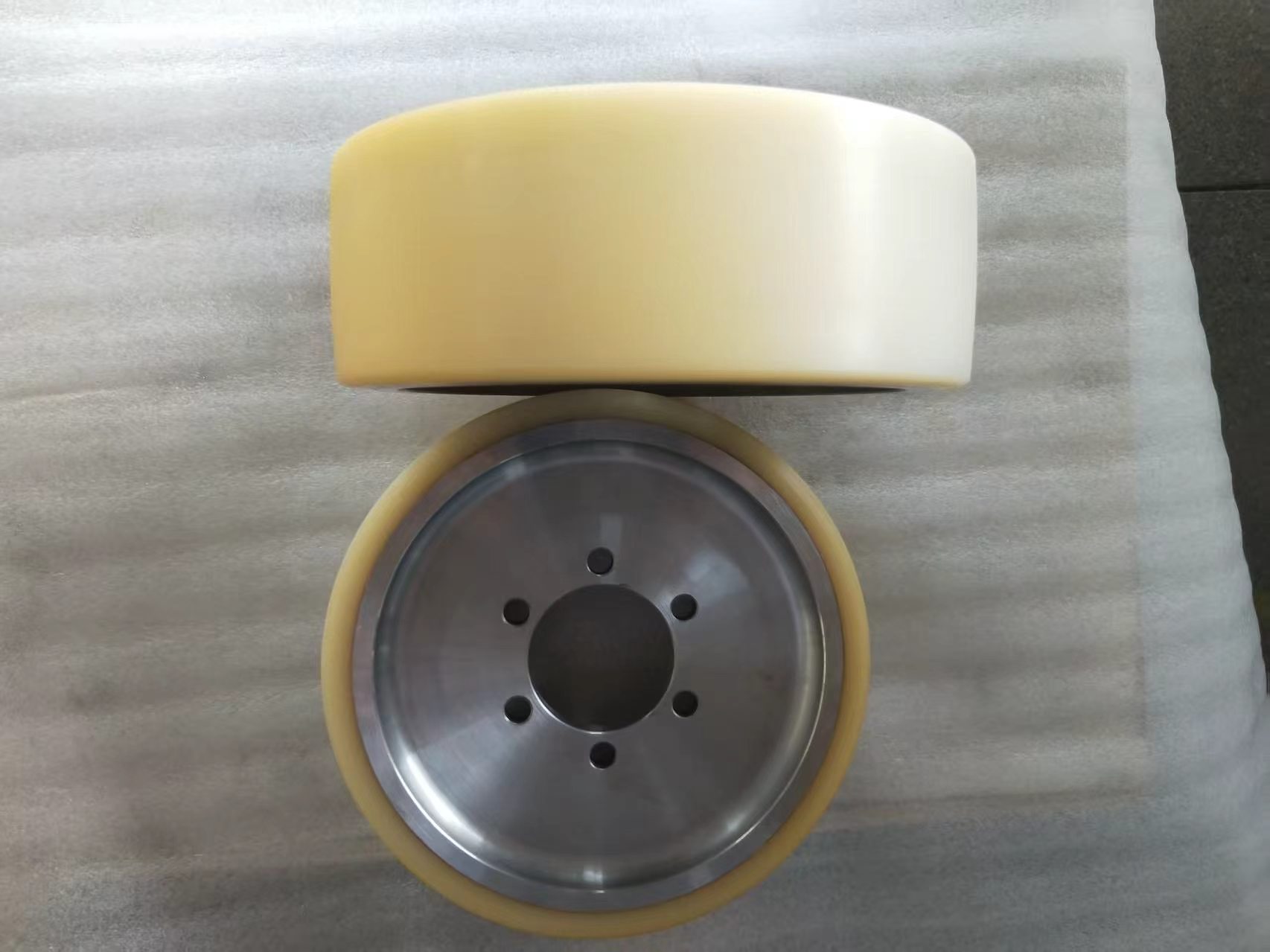 Explosion-proof polyurethane wheel for AGV